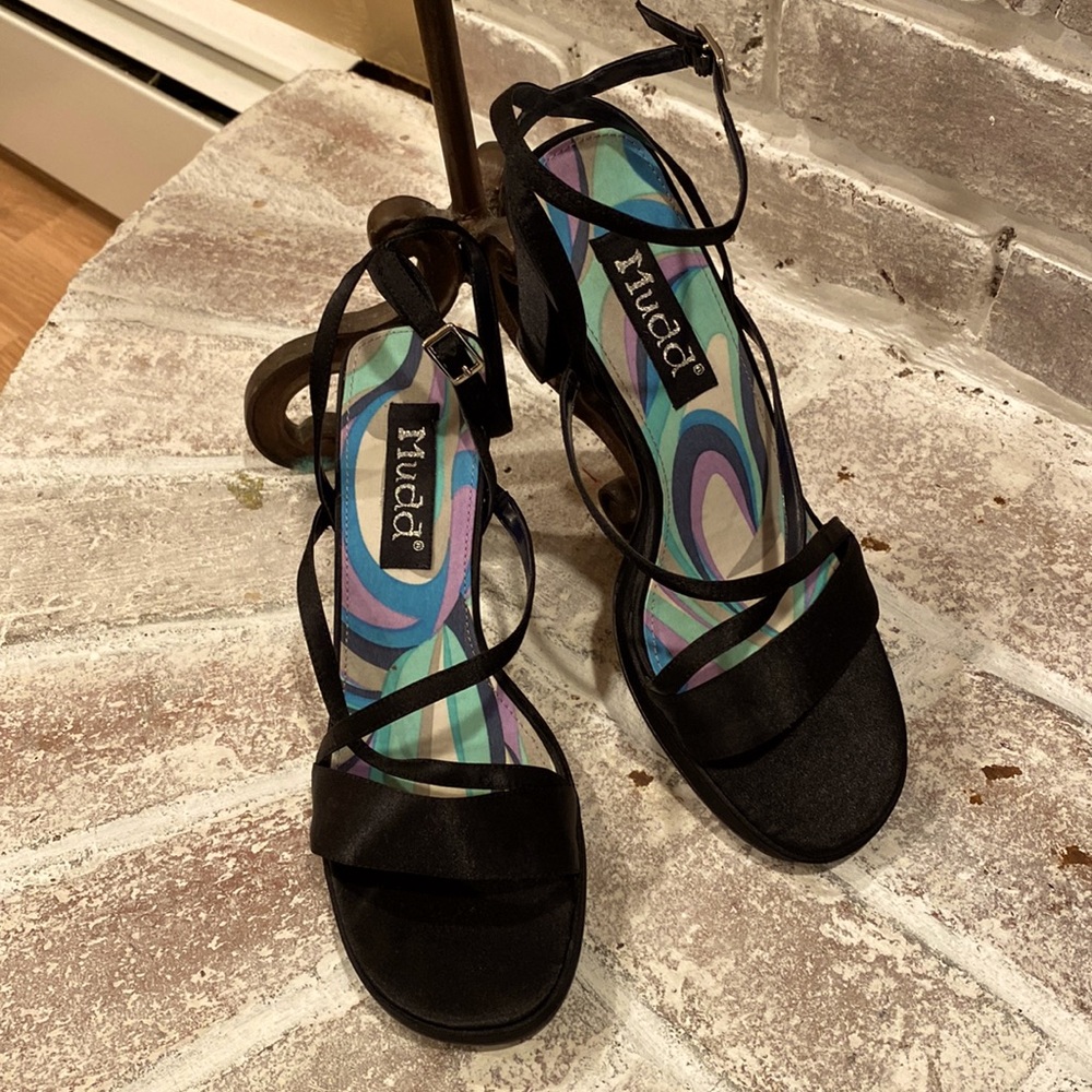 Slightly worn.  Mudd. Man made Sandals 3.5” heel
